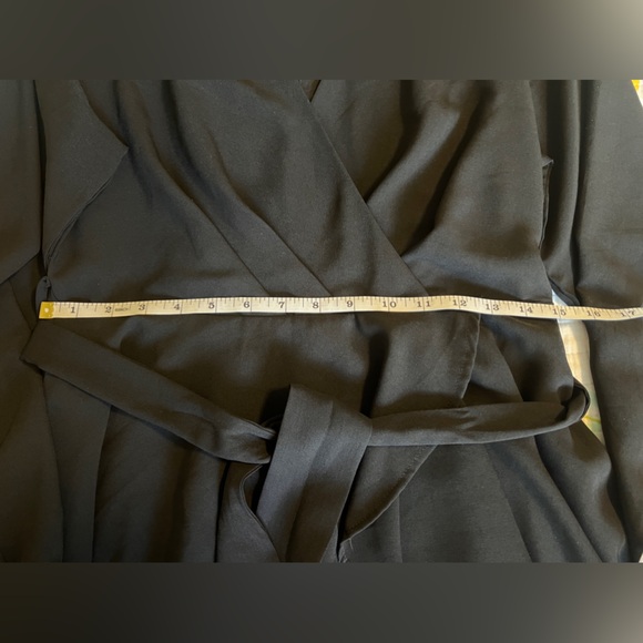 Little Black Dress V-Line long sleeve women’s size medium - Picture 8 of 9